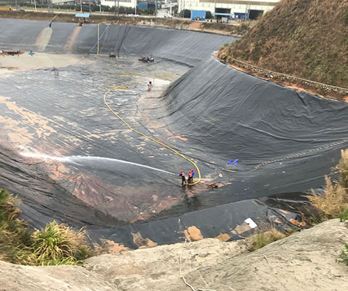 西乡塘废水池清理
